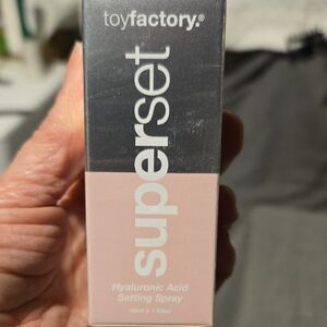 Toy Factory Superset Hyaluronic Acid Setting Spray - Pink